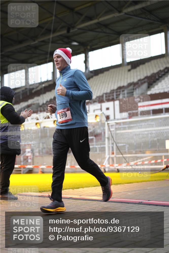 07.12.2025 - St. Pauli X-Mass-Run No. 15 Patografie http://msf.ph/oto/9367129 07.12.2025 11:02:53 Ziel 151, 160, 502, 574, 599, 602, 612, 875, 880, 953, 997, 1102, 1644, 1668, 1670, 4809 meine-sportfotos.de