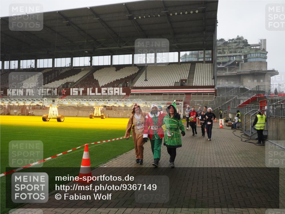 07.12.2025 - St. Pauli X-Mass-Run No. 15 Fabian Wolf http://msf.ph/oto/9367149 07.12.2025 10:22:43 Ziel 715, 739, 794, 1636, 4407, 4411, 4419, 4509, 4539 meine-sportfotos.de