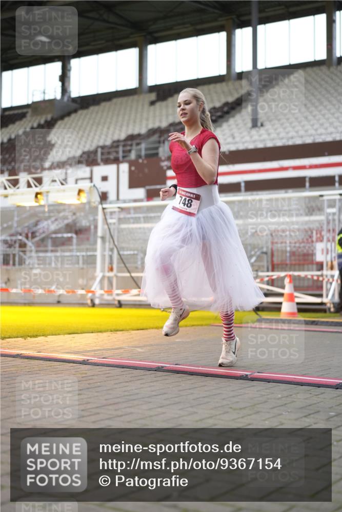 07.12.2025 - St. Pauli X-Mass-Run No. 15 Patografie http://msf.ph/oto/9367154 07.12.2025 11:03:05 Ziel 599, 602, 612, 748, 853, 875, 1139, 1199, 1385, 1644, 1668, 1670, 4809 meine-sportfotos.de