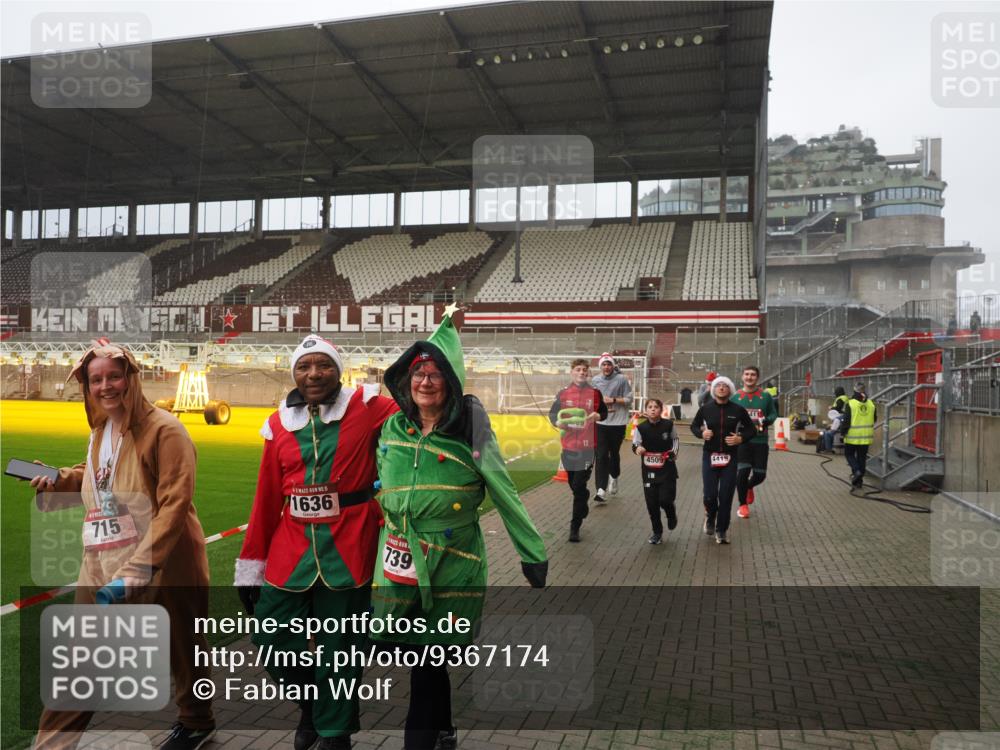 07.12.2025 - St. Pauli X-Mass-Run No. 15 Fabian Wolf http://msf.ph/oto/9367174 07.12.2025 10:22:46 Ziel 715, 739, 794, 1636, 3780, 4287, 4407, 4411, 4419, 4509, 4539 meine-sportfotos.de