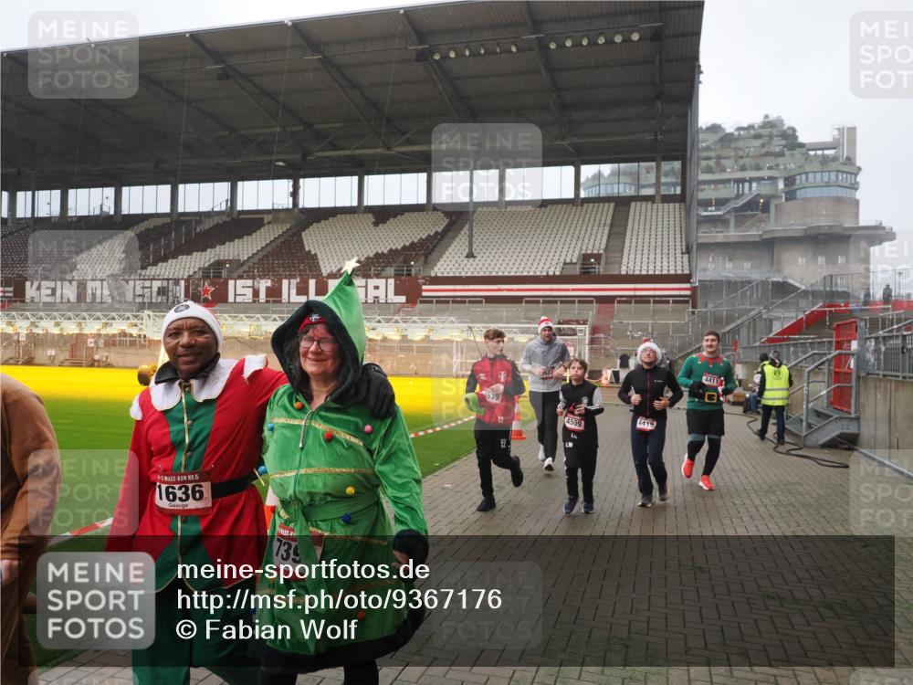07.12.2025 - St. Pauli X-Mass-Run No. 15 Fabian Wolf http://msf.ph/oto/9367176 07.12.2025 10:22:46 Ziel 715, 739, 794, 1636, 3780, 4287, 4407, 4411, 4419, 4509, 4539 meine-sportfotos.de