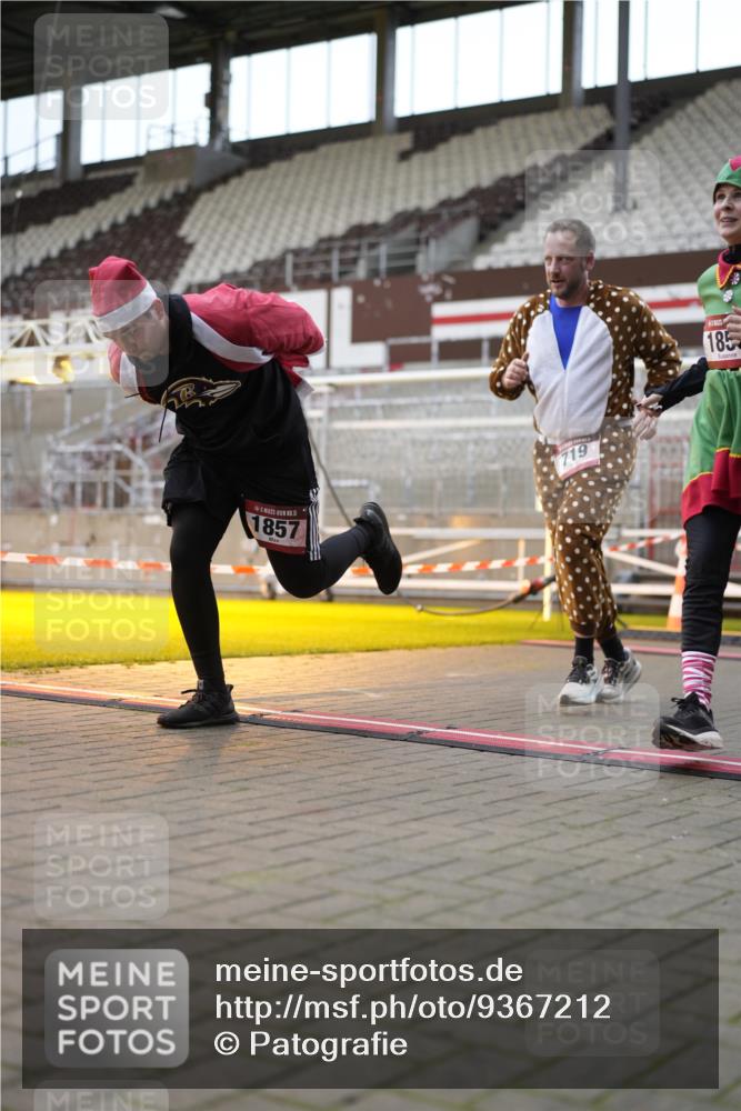 07.12.2025 - St. Pauli X-Mass-Run No. 15 Patografie http://msf.ph/oto/9367212 07.12.2025 11:03:45 Ziel 297, 505, 514, 719, 1551, 1853, 1857, 1860 meine-sportfotos.de
