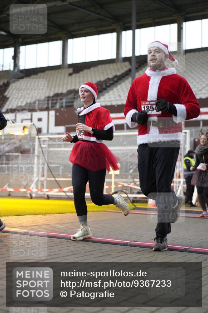 07.12.2025 - St. Pauli X-Mass-Run No. 15 Patografie http://msf.ph/oto/9367233 07.12.2025 11:04:04 Ziel 215, 216, 222, 432, 734, 764, 1200, 1252, 1254, 1401, 1695, 1854, 1856 meine-sportfotos.de
