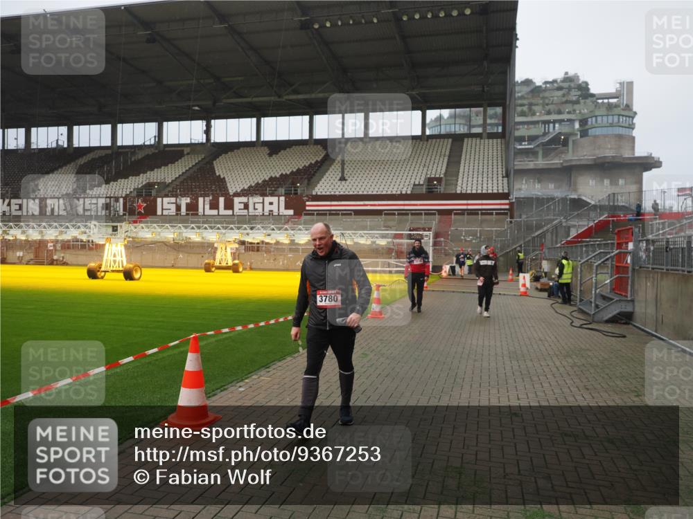 07.12.2025 - St. Pauli X-Mass-Run No. 15 Fabian Wolf http://msf.ph/oto/9367253 07.12.2025 10:22:56 Ziel 794, 2638, 3780, 4287, 4407, 4411, 4419, 4509, 4539 meine-sportfotos.de