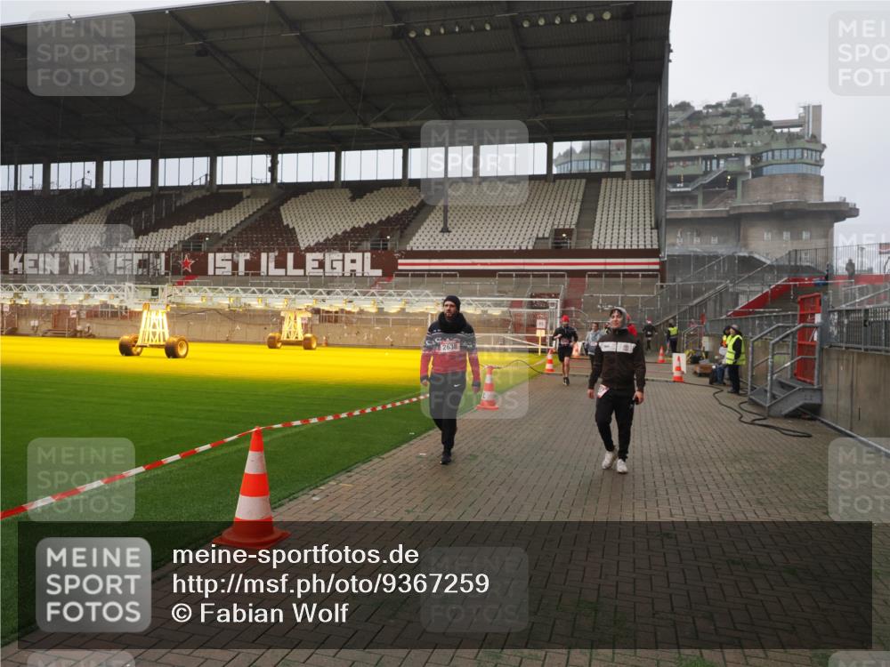 07.12.2025 - St. Pauli X-Mass-Run No. 15 Fabian Wolf http://msf.ph/oto/9367259 07.12.2025 10:23:00 Ziel 794, 1996, 2123, 2304, 2638, 3780, 4287, 4407, 4411 meine-sportfotos.de