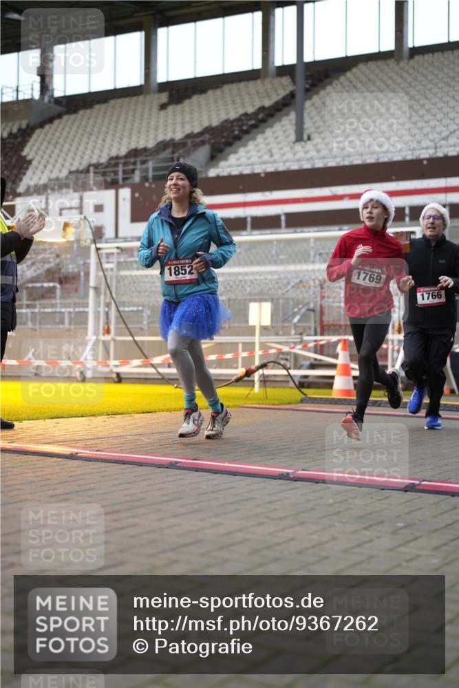 07.12.2025 - St. Pauli X-Mass-Run No. 15 Patografie http://msf.ph/oto/9367262 07.12.2025 11:04:14 Ziel 126, 215, 216, 285, 305, 700, 702, 734, 740, 764, 1200, 1252, 1254, 1401, 1695, 1766, 1769, 1852, 1854, 1856 meine-sportfotos.de