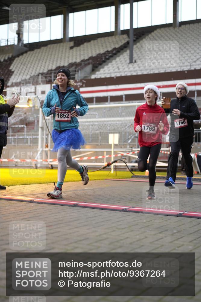 07.12.2025 - St. Pauli X-Mass-Run No. 15 Patografie http://msf.ph/oto/9367264 07.12.2025 11:04:14 Ziel 126, 215, 216, 285, 305, 700, 702, 734, 740, 764, 1200, 1252, 1254, 1401, 1695, 1766, 1769, 1852, 1854, 1856 meine-sportfotos.de