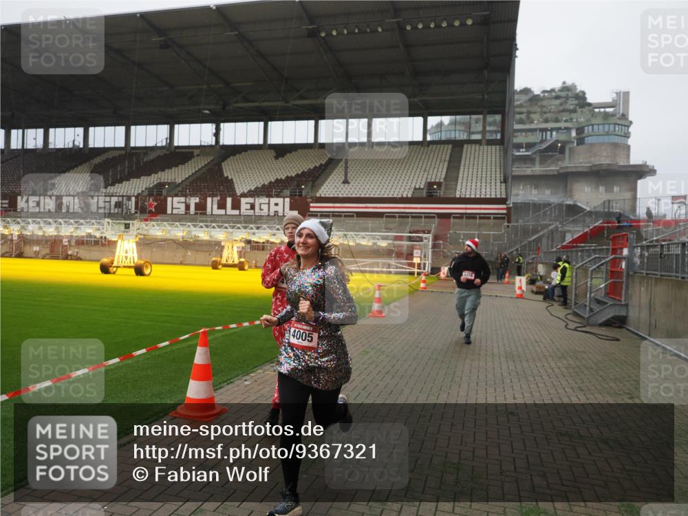 07.12.2025 - St. Pauli X-Mass-Run No. 15 Fabian Wolf http://msf.ph/oto/9367321 07.12.2025 10:23:23 Ziel 2508, 2511, 3052, 3078, 3079, 4005, 4141, 4458 meine-sportfotos.de