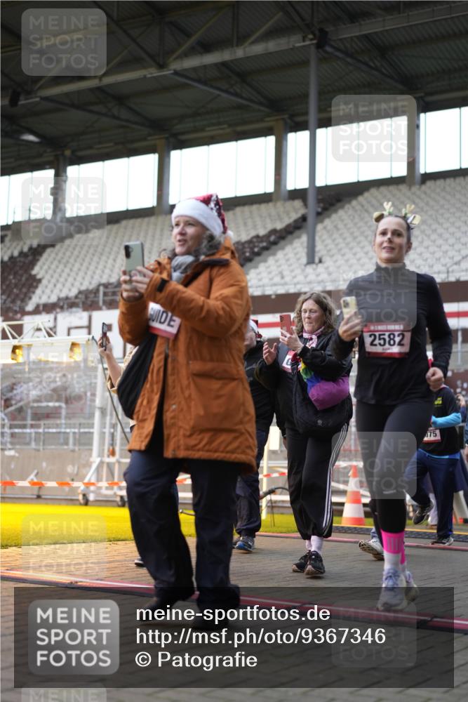 07.12.2025 - St. Pauli X-Mass-Run No. 15 Patografie http://msf.ph/oto/9367346 07.12.2025 10:50:21 Ziel 2250, 2460, 2582, 2583, 2584, 3287, 3291, 4075, 4110, 4111, 4756, 4757, 4759 meine-sportfotos.de