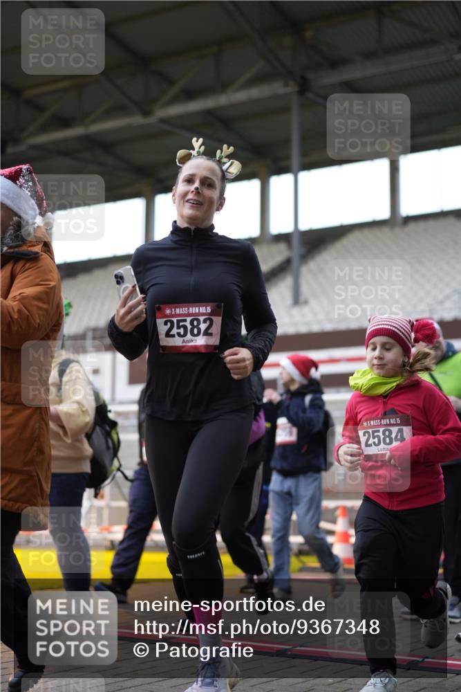 07.12.2025 - St. Pauli X-Mass-Run No. 15 Patografie http://msf.ph/oto/9367348 07.12.2025 10:50:21 Ziel 2250, 2460, 2582, 2583, 2584, 3287, 3291, 4075, 4110, 4111, 4756, 4757, 4759 meine-sportfotos.de