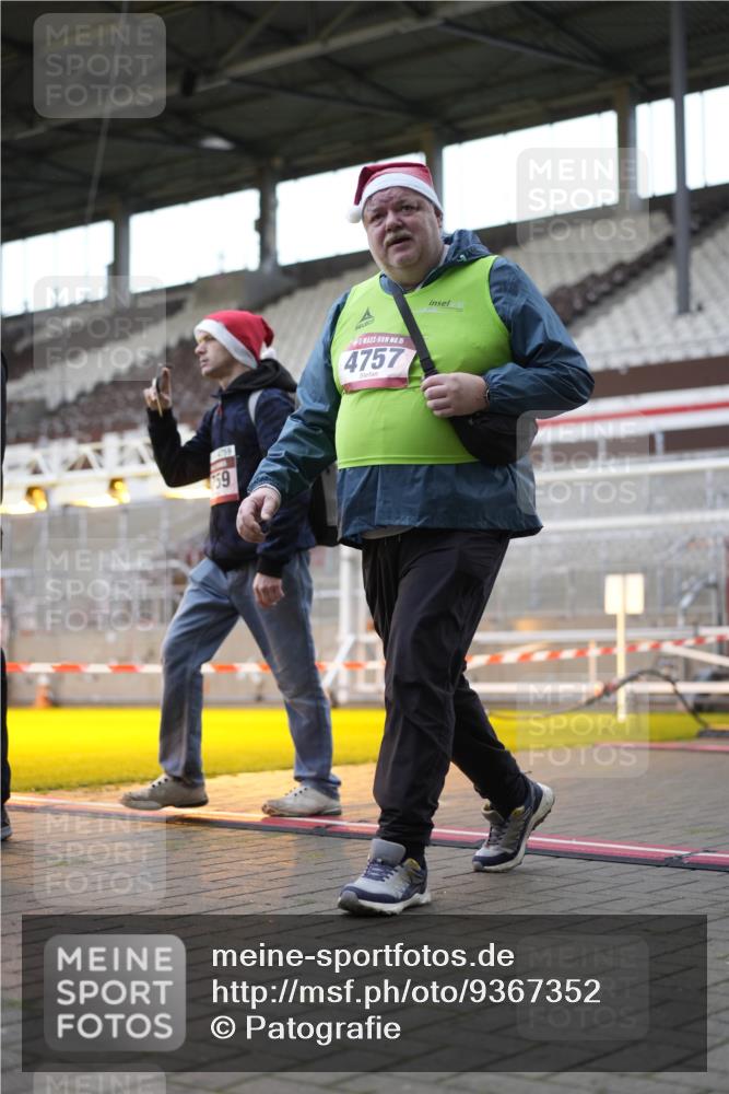 07.12.2025 - St. Pauli X-Mass-Run No. 15 Patografie http://msf.ph/oto/9367352 07.12.2025 10:50:23 Ziel 2250, 2460, 2582, 2583, 2584, 3287, 3291, 4075, 4110, 4111, 4756, 4757, 4759 meine-sportfotos.de
