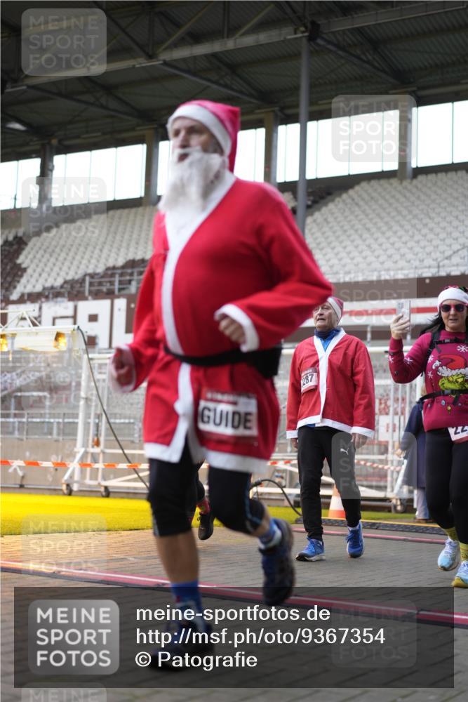 07.12.2025 - St. Pauli X-Mass-Run No. 15 Patografie http://msf.ph/oto/9367354 07.12.2025 10:50:25 Ziel 2250, 2460, 2582, 2583, 2584, 3287, 3291, 3368, 4075, 4110, 4111, 4756, 4757, 4759 meine-sportfotos.de