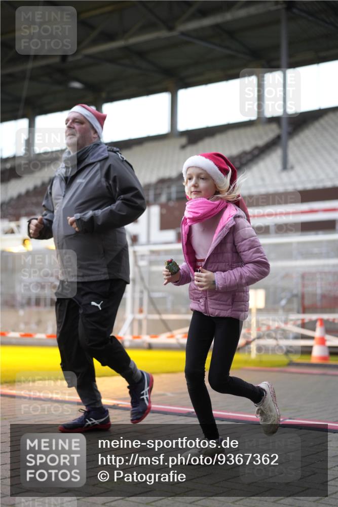 07.12.2025 - St. Pauli X-Mass-Run No. 15 Patografie http://msf.ph/oto/9367362 07.12.2025 10:50:30 Ziel 1726, 1729, 1730, 2250, 2460, 2582, 2583, 2584, 3287, 3291, 3368, 4075, 4110, 4111, 4756, 4757, 4759 meine-sportfotos.de