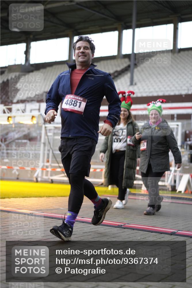 07.12.2025 - St. Pauli X-Mass-Run No. 15 Patografie http://msf.ph/oto/9367374 07.12.2025 10:50:42 Ziel 381, 564, 1726, 1729, 1730, 2737, 2738, 2763, 3368, 4535, 4537, 4760, 4881 meine-sportfotos.de