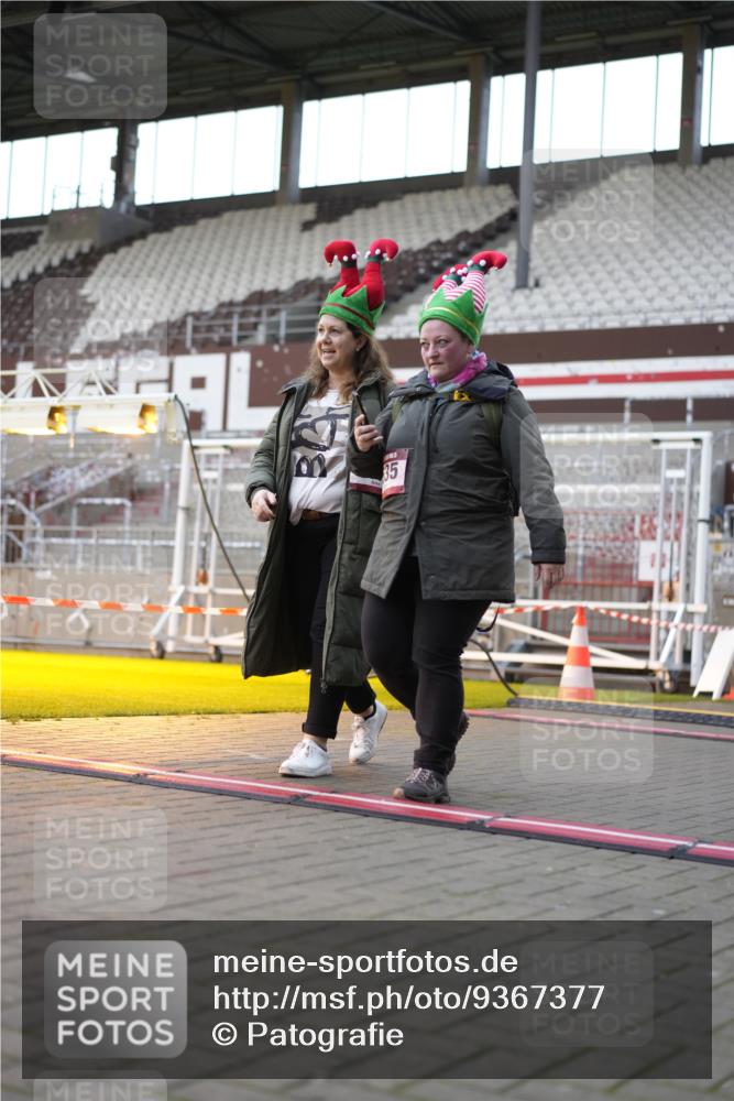 07.12.2025 - St. Pauli X-Mass-Run No. 15 Patografie http://msf.ph/oto/9367377 07.12.2025 10:50:43 Ziel 381, 564, 1726, 1729, 1730, 2737, 2738, 2763, 3368, 4535, 4537, 4760, 4881 meine-sportfotos.de