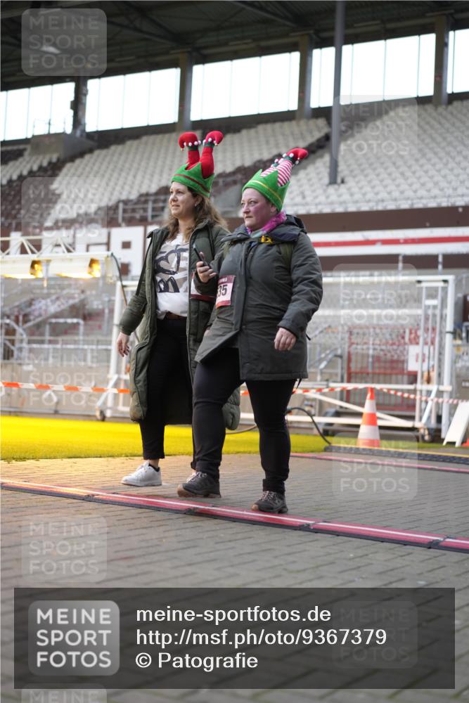 07.12.2025 - St. Pauli X-Mass-Run No. 15 Patografie http://msf.ph/oto/9367379 07.12.2025 10:50:44 Ziel 381, 564, 1726, 1729, 1730, 2737, 2738, 2763, 3368, 4535, 4537, 4760, 4881 meine-sportfotos.de