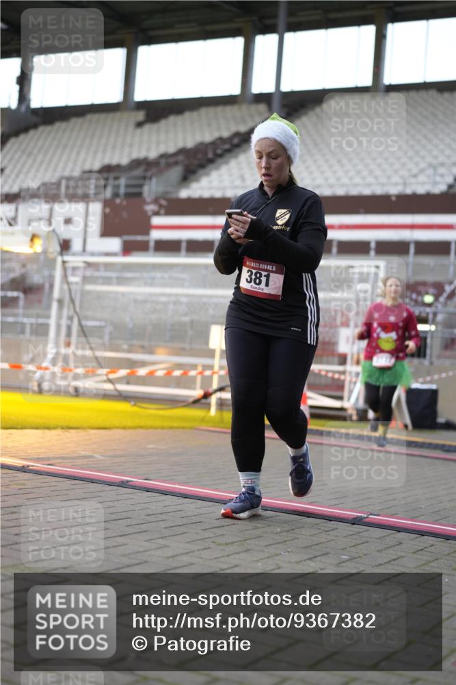 07.12.2025 - St. Pauli X-Mass-Run No. 15 Patografie http://msf.ph/oto/9367382 07.12.2025 10:50:46 Ziel 249, 381, 564, 1726, 1729, 1730, 2737, 2738, 2763, 4535, 4537, 4760, 4881 meine-sportfotos.de
