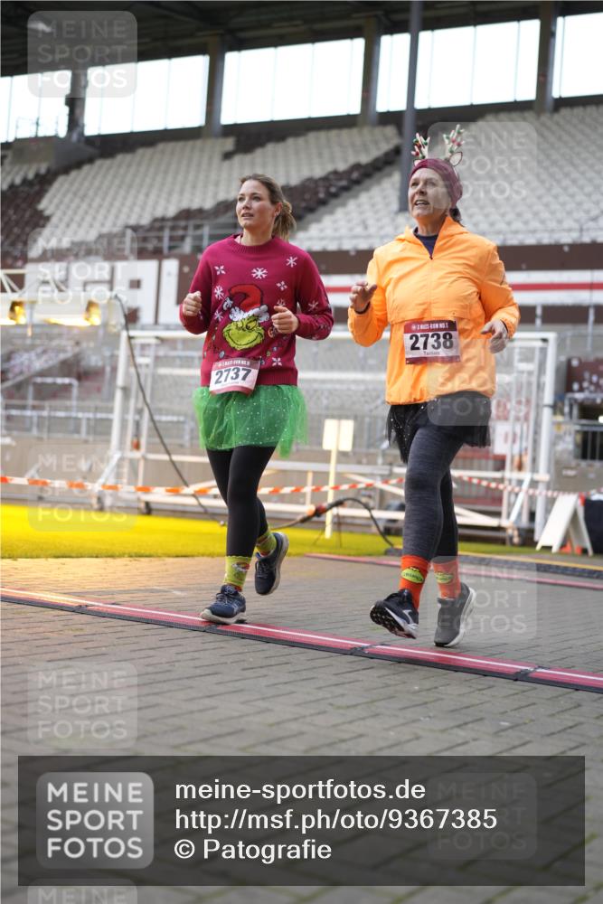 07.12.2025 - St. Pauli X-Mass-Run No. 15 Patografie http://msf.ph/oto/9367385 07.12.2025 10:50:48 Ziel 249, 381, 564, 769, 1726, 1729, 1730, 2737, 2738, 2763, 4535, 4537, 4760, 4881 meine-sportfotos.de