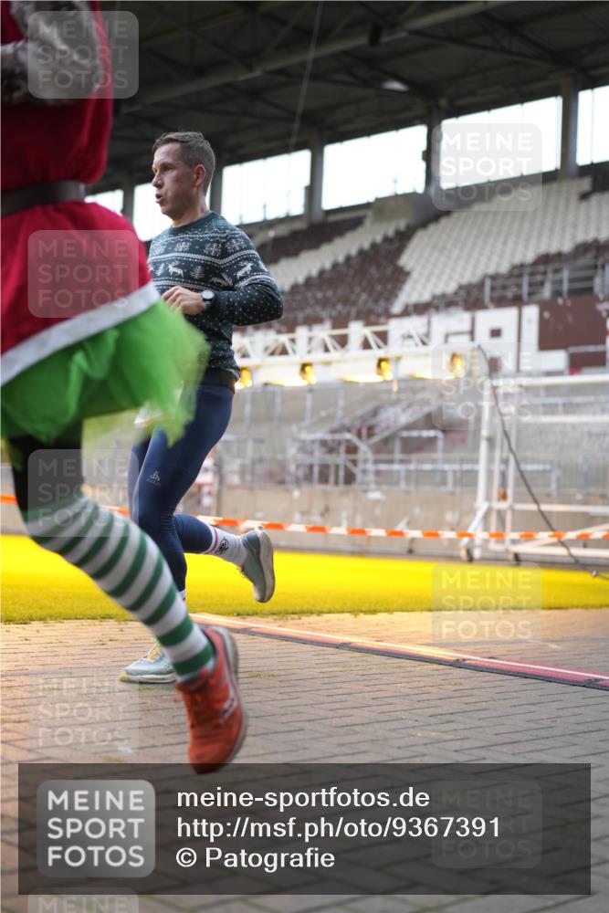 07.12.2025 - St. Pauli X-Mass-Run No. 15 Patografie http://msf.ph/oto/9367391 07.12.2025 10:50:53 Ziel 249, 381, 564, 769, 1691, 2737, 2738, 2763, 4535, 4537, 4760, 4881 meine-sportfotos.de