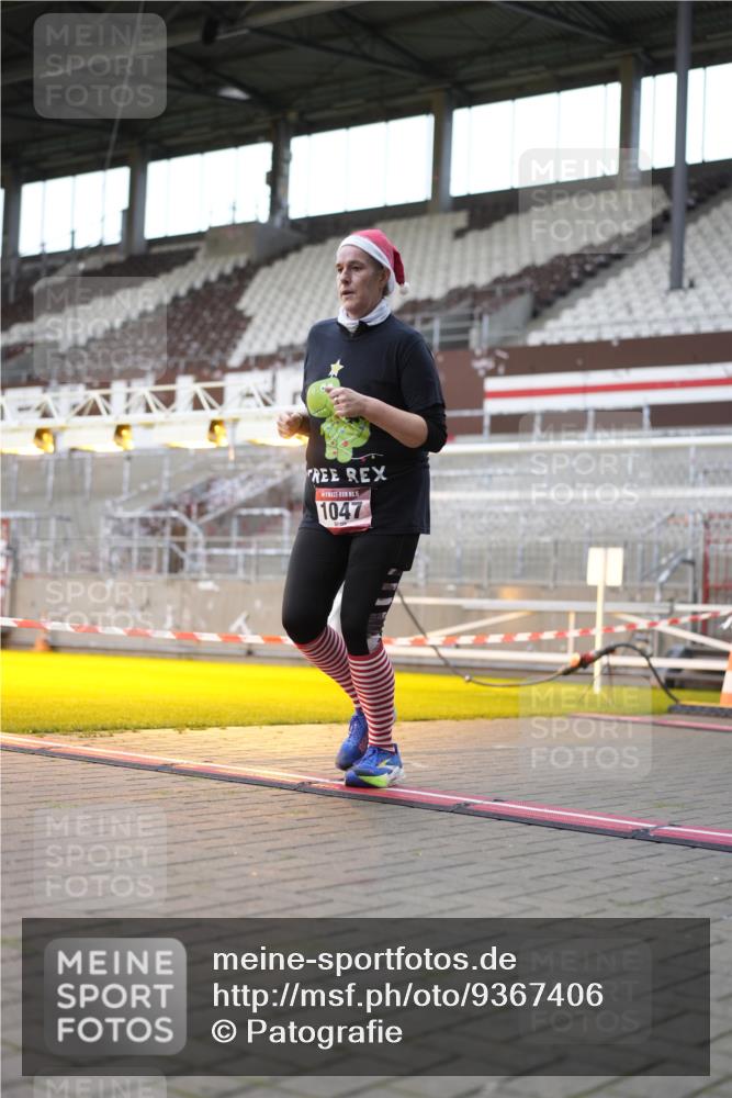 07.12.2025 - St. Pauli X-Mass-Run No. 15 Patografie http://msf.ph/oto/9367406 07.12.2025 10:51:29 Ziel 275, 1047, 2103, 2105, 2327, 2332, 2642, 2643, 2674, 2959, 4862 meine-sportfotos.de