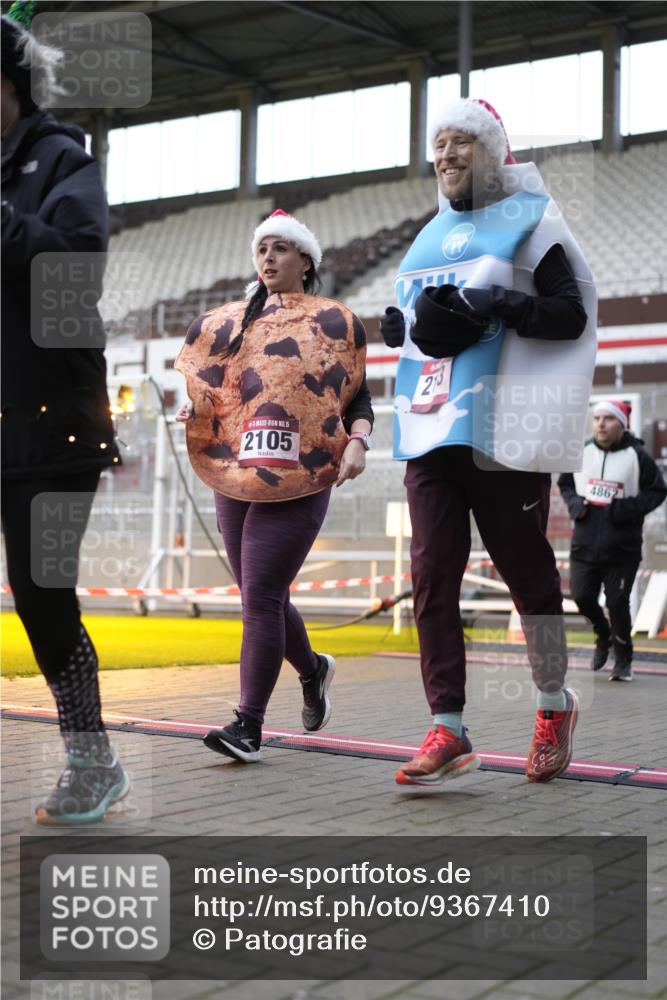07.12.2025 - St. Pauli X-Mass-Run No. 15 Patografie http://msf.ph/oto/9367410 07.12.2025 10:51:32 Ziel 275, 1047, 2103, 2105, 2327, 2332, 2553, 2642, 2643, 2674, 2959, 4862 meine-sportfotos.de