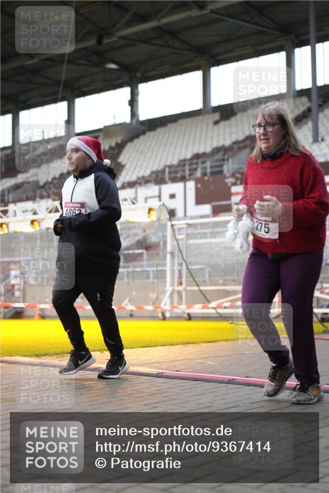 07.12.2025 - St. Pauli X-Mass-Run No. 15 Patografie http://msf.ph/oto/9367414 07.12.2025 10:51:34 Ziel 275, 1047, 2103, 2105, 2327, 2332, 2553, 2642, 2643, 2674, 2959, 4862 meine-sportfotos.de