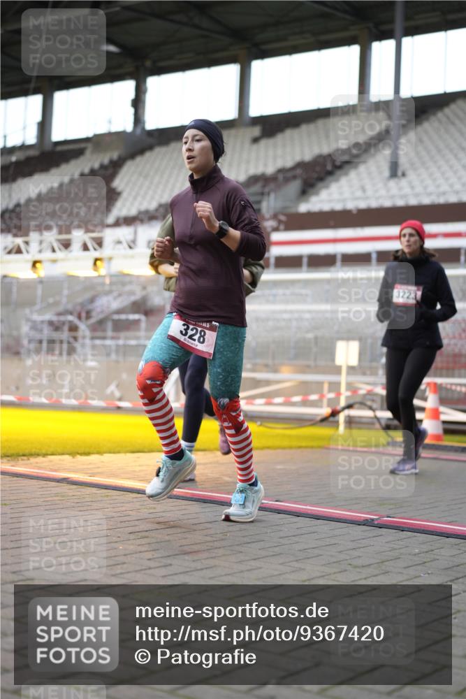 07.12.2025 - St. Pauli X-Mass-Run No. 15 Patografie http://msf.ph/oto/9367420 07.12.2025 10:51:42 Ziel 275, 328, 1047, 1964, 1984, 2103, 2105, 2327, 2332, 2553, 2593, 2607, 2836, 2837, 3223, 3228, 4862 meine-sportfotos.de