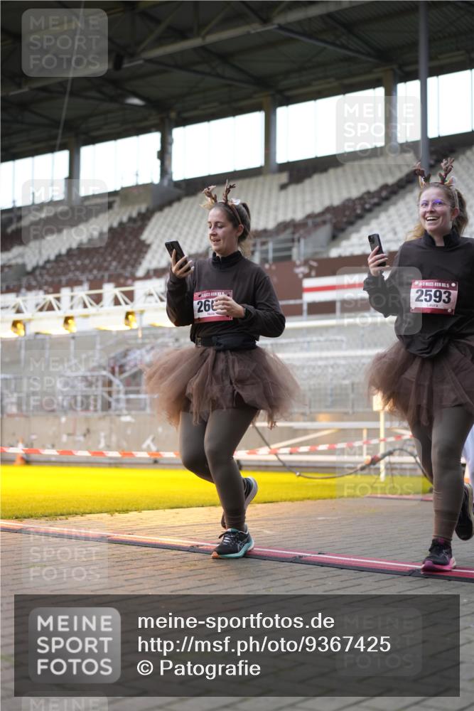 07.12.2025 - St. Pauli X-Mass-Run No. 15 Patografie http://msf.ph/oto/9367425 07.12.2025 10:51:45 Ziel 275, 328, 1964, 1982, 1984, 2103, 2105, 2165, 2327, 2332, 2553, 2593, 2607, 2836, 2837, 3223, 3228, 4862 meine-sportfotos.de