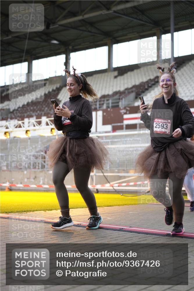 07.12.2025 - St. Pauli X-Mass-Run No. 15 Patografie http://msf.ph/oto/9367426 07.12.2025 10:51:45 Ziel 275, 328, 1964, 1982, 1984, 2103, 2105, 2165, 2327, 2332, 2553, 2593, 2607, 2836, 2837, 3223, 3228, 4862 meine-sportfotos.de