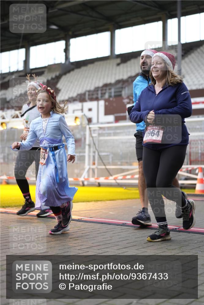 07.12.2025 - St. Pauli X-Mass-Run No. 15 Patografie http://msf.ph/oto/9367433 07.12.2025 10:51:48 Ziel 275, 328, 1964, 1982, 1984, 2165, 2287, 2289, 2553, 2593, 2607, 2836, 2837, 3223, 3228, 4550, 4862 meine-sportfotos.de