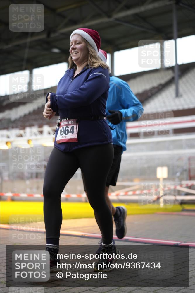 07.12.2025 - St. Pauli X-Mass-Run No. 15 Patografie http://msf.ph/oto/9367434 07.12.2025 10:51:49 Ziel 328, 1964, 1982, 1984, 2165, 2287, 2289, 2553, 2593, 2607, 2836, 2837, 3223, 3228, 4550 meine-sportfotos.de