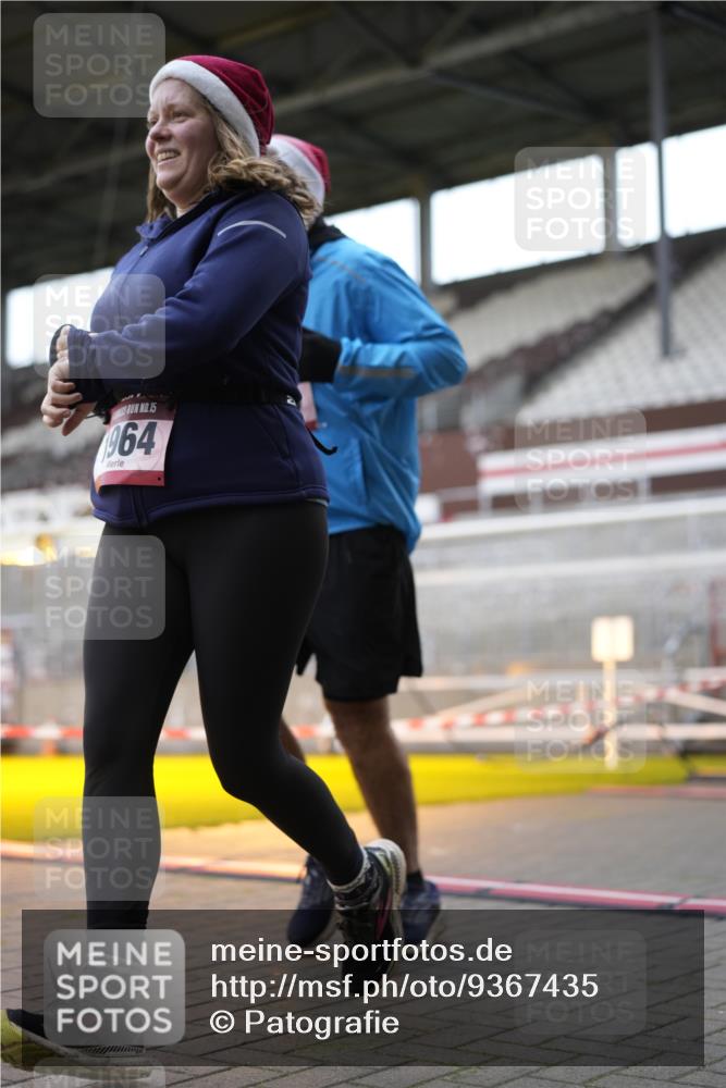 07.12.2025 - St. Pauli X-Mass-Run No. 15 Patografie http://msf.ph/oto/9367435 07.12.2025 10:51:49 Ziel 328, 1964, 1982, 1984, 2165, 2287, 2289, 2553, 2593, 2607, 2836, 2837, 3223, 3228, 4550 meine-sportfotos.de
