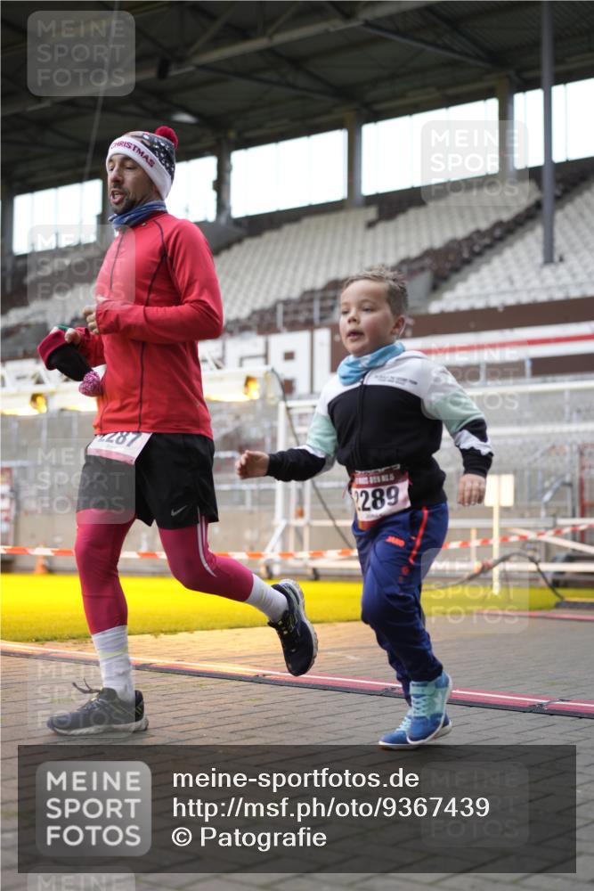 07.12.2025 - St. Pauli X-Mass-Run No. 15 Patografie http://msf.ph/oto/9367439 07.12.2025 10:51:54 Ziel 328, 1964, 1982, 1984, 2165, 2287, 2289, 2592, 2593, 2607, 2661, 2836, 2837, 3223, 3228, 4550 meine-sportfotos.de