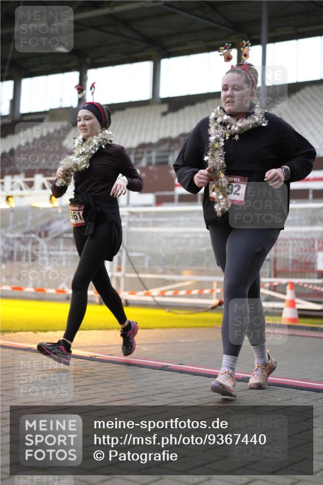 07.12.2025 - St. Pauli X-Mass-Run No. 15 Patografie http://msf.ph/oto/9367440 07.12.2025 10:51:59 Ziel 1964, 1982, 1984, 2165, 2287, 2289, 2592, 2593, 2607, 2661, 2836, 2837, 4550, 4865, 4879, 4880 meine-sportfotos.de