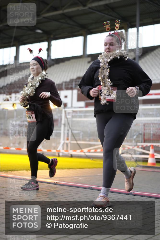 07.12.2025 - St. Pauli X-Mass-Run No. 15 Patografie http://msf.ph/oto/9367441 07.12.2025 10:51:59 Ziel 1964, 1982, 1984, 2165, 2287, 2289, 2592, 2593, 2607, 2661, 2836, 2837, 4550, 4865, 4879, 4880 meine-sportfotos.de