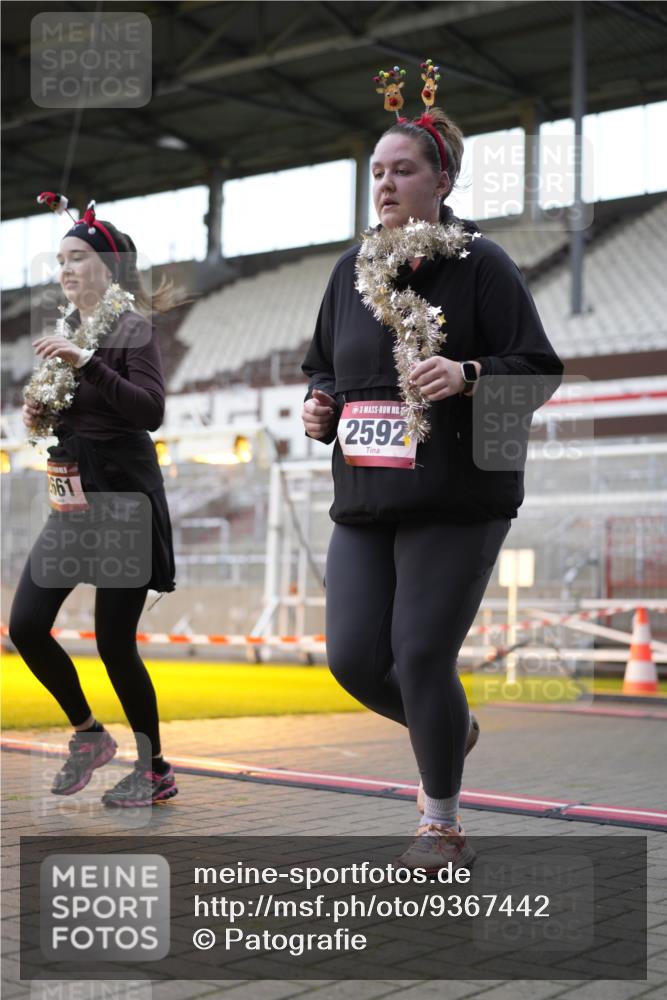 07.12.2025 - St. Pauli X-Mass-Run No. 15 Patografie http://msf.ph/oto/9367442 07.12.2025 10:51:59 Ziel 1964, 1982, 1984, 2165, 2287, 2289, 2592, 2593, 2607, 2661, 2836, 2837, 4550, 4865, 4879, 4880 meine-sportfotos.de