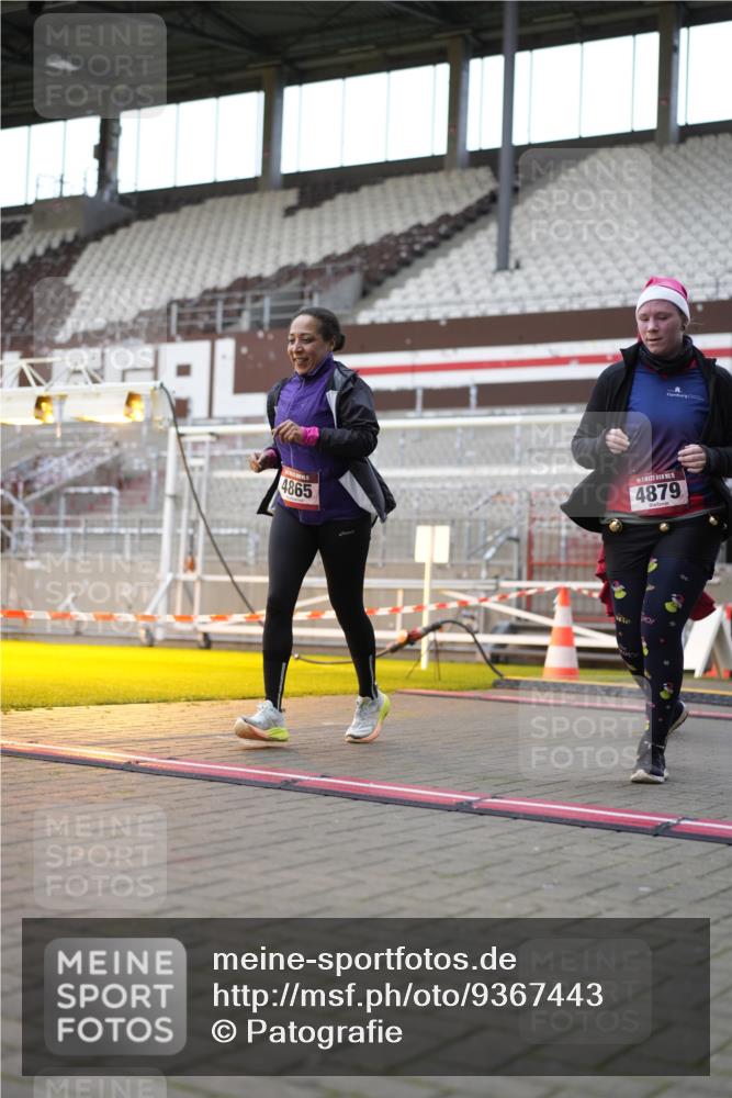 07.12.2025 - St. Pauli X-Mass-Run No. 15 Patografie http://msf.ph/oto/9367443 07.12.2025 10:52:00 Ziel 1964, 1982, 1984, 2165, 2287, 2289, 2592, 2661, 2836, 2837, 4550, 4865, 4879, 4880 meine-sportfotos.de