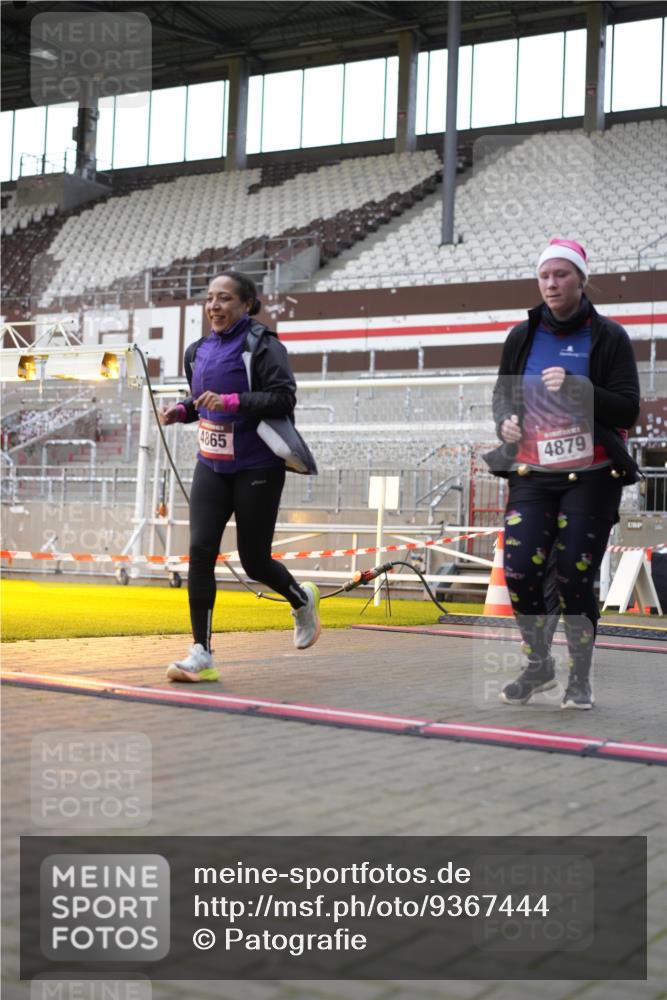 07.12.2025 - St. Pauli X-Mass-Run No. 15 Patografie http://msf.ph/oto/9367444 07.12.2025 10:52:01 Ziel 27, 1964, 1982, 1984, 2165, 2287, 2289, 2592, 2661, 2836, 2837, 4550, 4865, 4879, 4880 meine-sportfotos.de