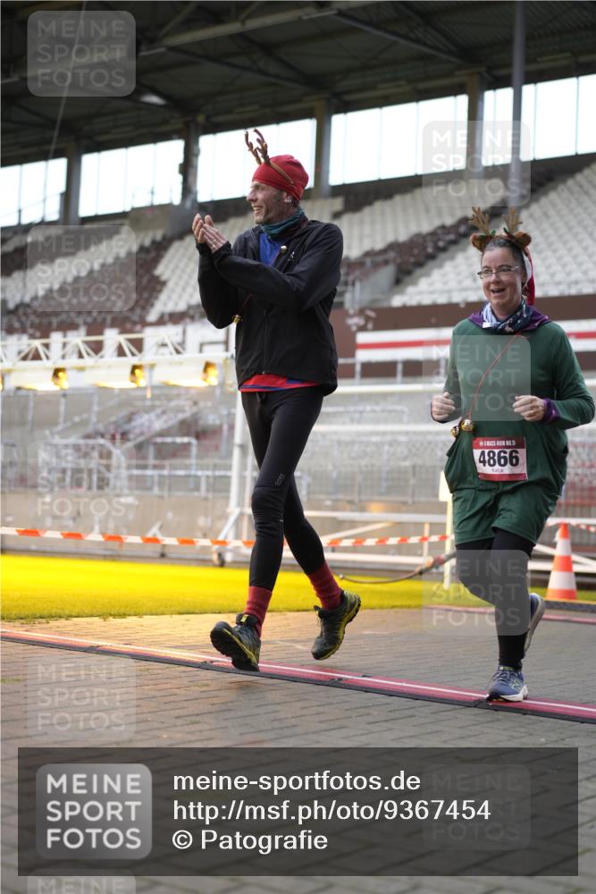 07.12.2025 - St. Pauli X-Mass-Run No. 15 Patografie http://msf.ph/oto/9367454 07.12.2025 10:52:09 Ziel 27, 499, 506, 654, 931, 1098, 2592, 2661, 4797, 4864, 4865, 4866, 4879, 4880 meine-sportfotos.de