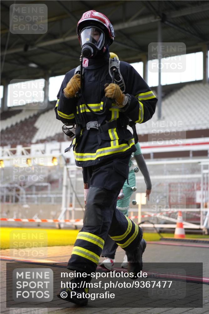 07.12.2025 - St. Pauli X-Mass-Run No. 15 Patografie http://msf.ph/oto/9367477 07.12.2025 10:52:43 Ziel 176, 262, 1305, 4859 meine-sportfotos.de