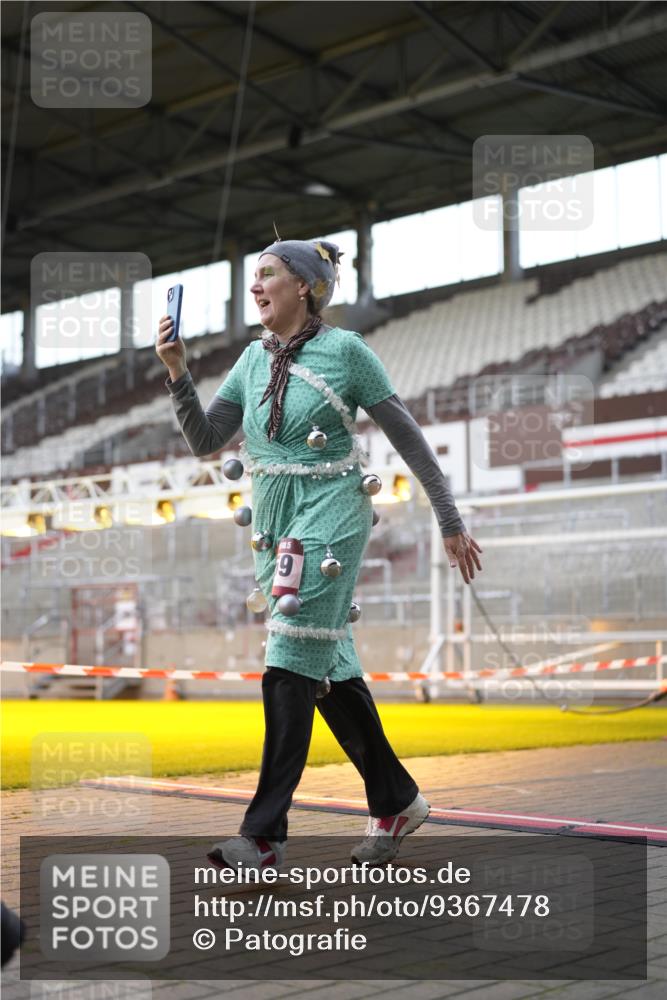 07.12.2025 - St. Pauli X-Mass-Run No. 15 Patografie http://msf.ph/oto/9367478 07.12.2025 10:52:43 Ziel 176, 262, 1305, 4859 meine-sportfotos.de