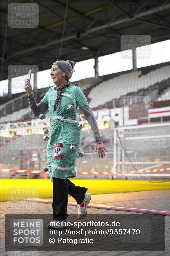 07.12.2025 - St. Pauli X-Mass-Run No. 15 Patografie http://msf.ph/oto/9367479 07.12.2025 10:52:44 Ziel 176, 262, 1305, 4859 meine-sportfotos.de