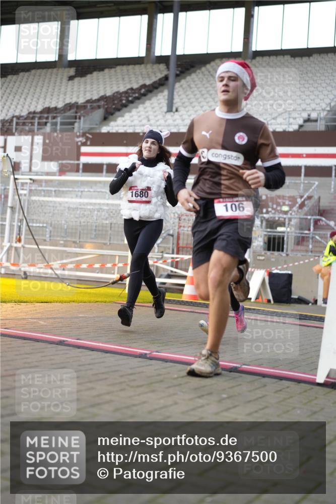 07.12.2025 - St. Pauli X-Mass-Run No. 15 Patografie http://msf.ph/oto/9367500 07.12.2025 10:53:25 Ziel 106, 546, 1679, 1680, 1681, 1682, 1683, 3128 meine-sportfotos.de