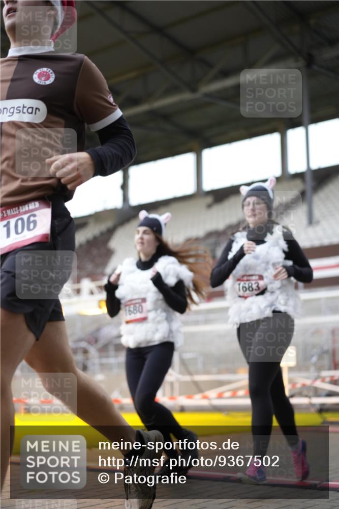 07.12.2025 - St. Pauli X-Mass-Run No. 15 Patografie http://msf.ph/oto/9367502 07.12.2025 10:53:26 Ziel 106, 546, 1679, 1680, 1681, 1682, 1683, 3128 meine-sportfotos.de