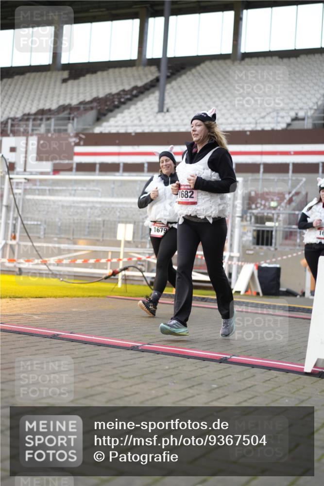07.12.2025 - St. Pauli X-Mass-Run No. 15 Patografie http://msf.ph/oto/9367504 07.12.2025 10:53:29 Ziel 106, 546, 1679, 1680, 1681, 1682, 1683 meine-sportfotos.de