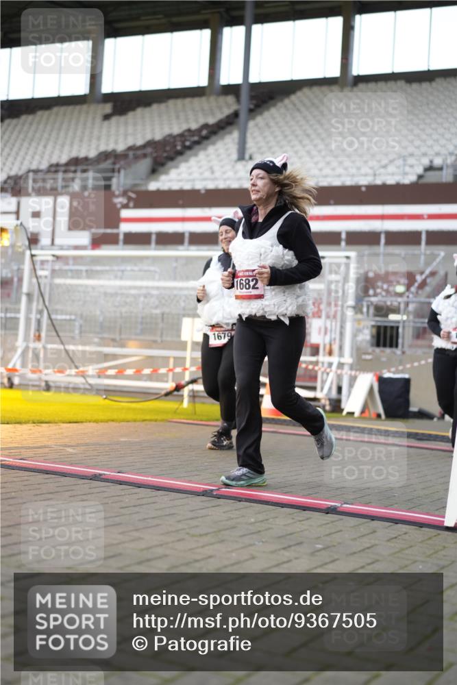07.12.2025 - St. Pauli X-Mass-Run No. 15 Patografie http://msf.ph/oto/9367505 07.12.2025 10:53:29 Ziel 106, 546, 1679, 1680, 1681, 1682, 1683 meine-sportfotos.de
