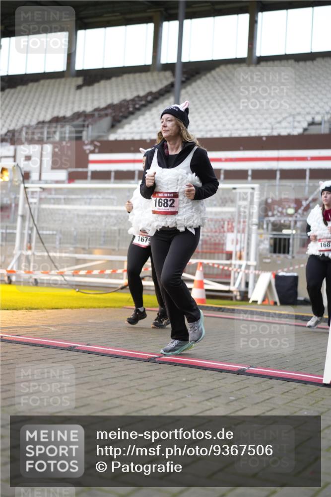 07.12.2025 - St. Pauli X-Mass-Run No. 15 Patografie http://msf.ph/oto/9367506 07.12.2025 10:53:29 Ziel 106, 546, 1679, 1680, 1681, 1682, 1683 meine-sportfotos.de