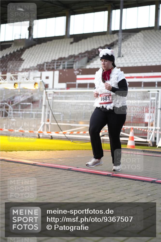 07.12.2025 - St. Pauli X-Mass-Run No. 15 Patografie http://msf.ph/oto/9367507 07.12.2025 10:53:31 Ziel 106, 546, 1679, 1680, 1681, 1682, 1683 meine-sportfotos.de