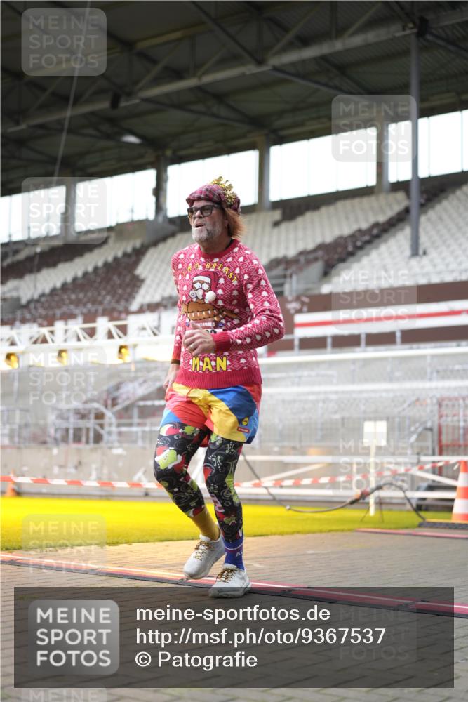07.12.2025 - St. Pauli X-Mass-Run No. 15 Patografie http://msf.ph/oto/9367537 07.12.2025 10:54:50 Ziel 692, 1393 meine-sportfotos.de
