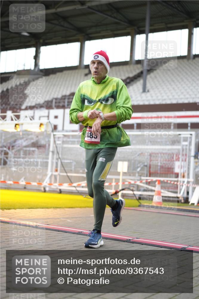 07.12.2025 - St. Pauli X-Mass-Run No. 15 Patografie http://msf.ph/oto/9367543 07.12.2025 10:55:48 Ziel 2485 meine-sportfotos.de